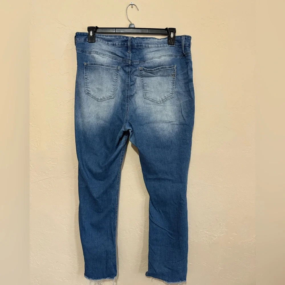 Blue Desire Women’s distressed jeans skinny - Picture 2 of 3